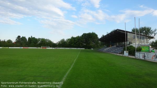 Heinrich-Vogl-Stadion im Sportzentrum Fichtenstraße - Moosinning