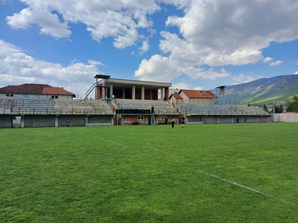 Stadiumi Demush Mavraj - Istok
