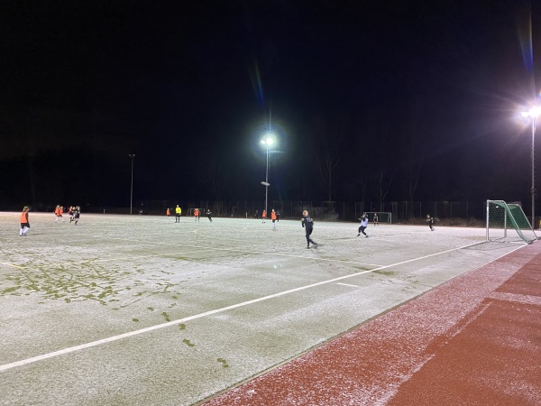 Sportplatz Ernst-Busch-Straße - Berlin-Buch