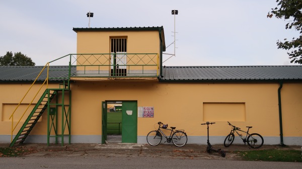 Futbalové ihrisko Topoľníky - Topoľníky
