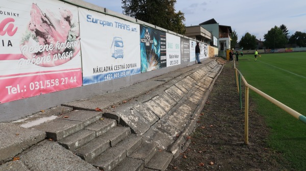 Futbalové ihrisko Topoľníky - Topoľníky
