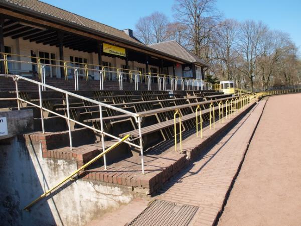 Edelstahlkampfbahn der Bezirkssportanlage Stahldorf - Krefeld-Stahldorf