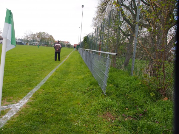 Sportanlage Am Weinberg - Soest-Ostönnen