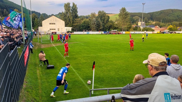 Sportplatz im Dorf - Wallenborn/Eifel