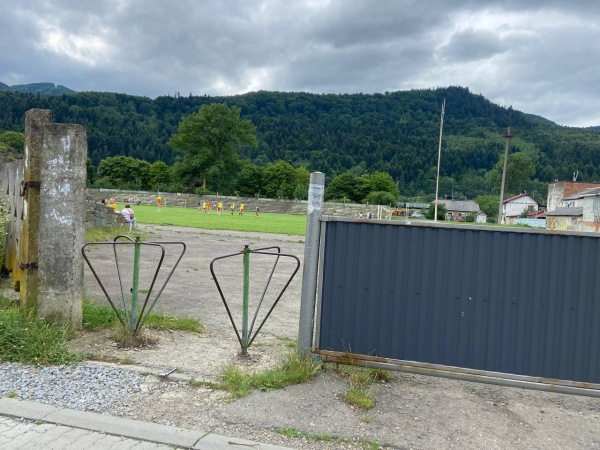 Stadion Yunist' - Skole