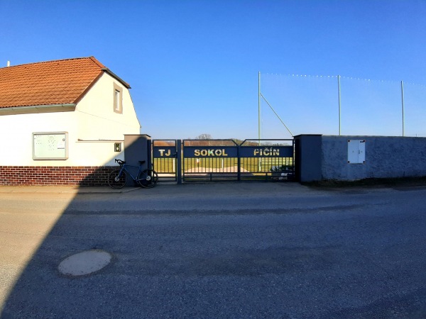Fotbalové hřiště Pičín - Pičín