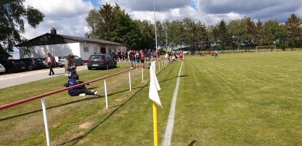 Sportplatz an der L162 - Holzbach