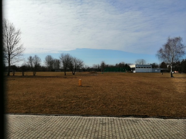 Powiatowy Ośrodek Sportu w Miętnem obok C - Miętne