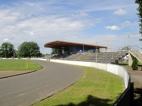 Friedrich-Ludwig-Jahn-Stadion - Hoyerswerda