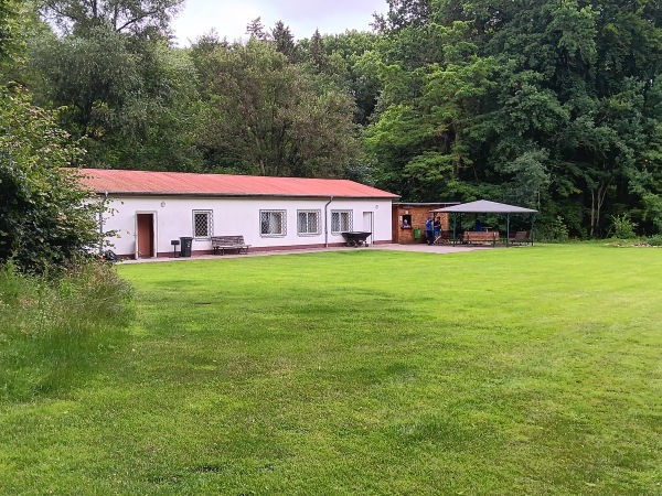 Sportplatz im Schloßpark - Süderholz-Klevenow