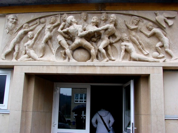Relief über dem Eingang