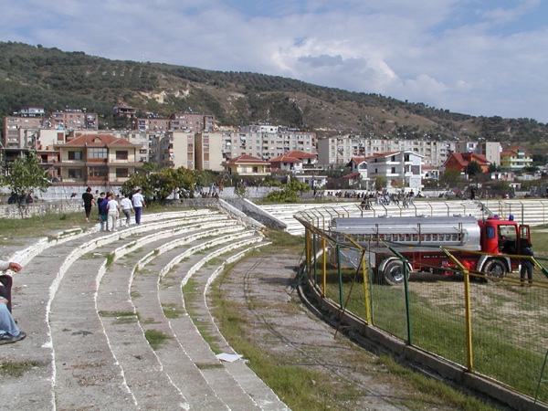 Stadiumi Roza Haxhiu - Lushnjë