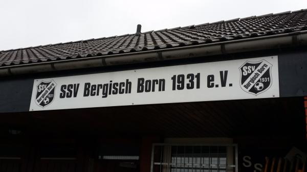 Sportplatz Bornbacher Weg - Remscheid-Bergisch Born