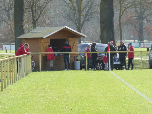 Sport-, Freizeit- und Jugendzentrum Manfred Hahn Platz 2 - Weisen