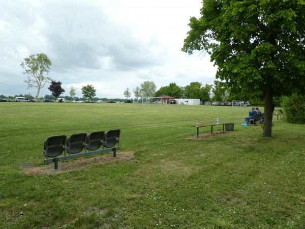 Sportplatz an der L332 - Lindendorf-Sachsendorf