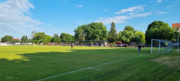 Alfred-Just-Stadion - Dachwig