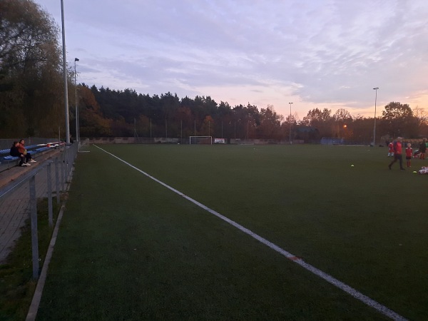 Stadion w Milanówek obok 2 - Milanówek