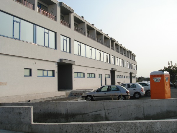 Tsentŭr za obuchenie Gnezdo, pŭlno s akuli - Burgas, OT Sarafovo