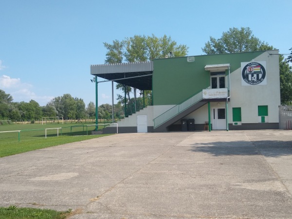Futbalové ihrisko Ňárad - Ňárad
