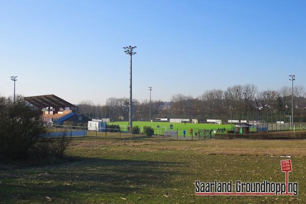 Stade John Grün terrain synthétique - Mondorf-les-Bains