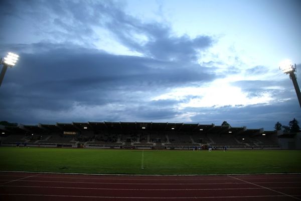 Rudolf-Tonn-Stadion - Schwechat Rudolf-Tonn-Stadion - Schwechat