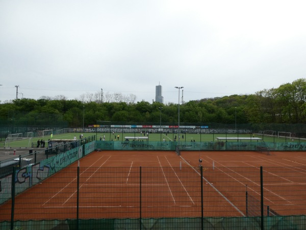 Olympiastadion im Gleisdreieck - Köln-Nippes