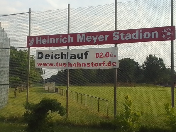 Heinrich-Meyer-Stadion im Sportzentrum Hohnstorf - Hohnstorf/Elbe