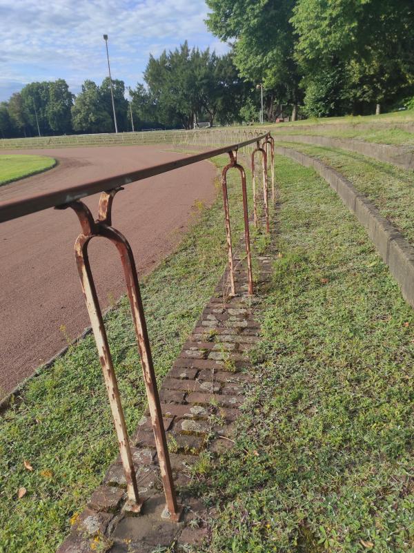 Edelstahlkampfbahn der Bezirkssportanlage Stahldorf - Krefeld-Stahldorf