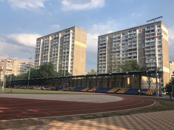 Desnyanskyy tsentralniy Stadion - Kyiv