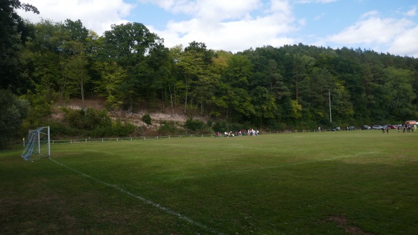 Sportplatz am Schwimmbad - Knüllwald-Rengshausen