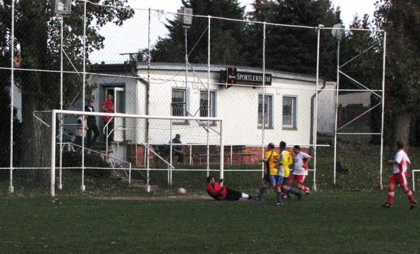 Sportplatz Am Bahnhof - Elsteraue-Rehmsdorf