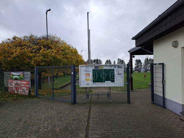 Sportplatz Am Wäldchen - Lutzerath