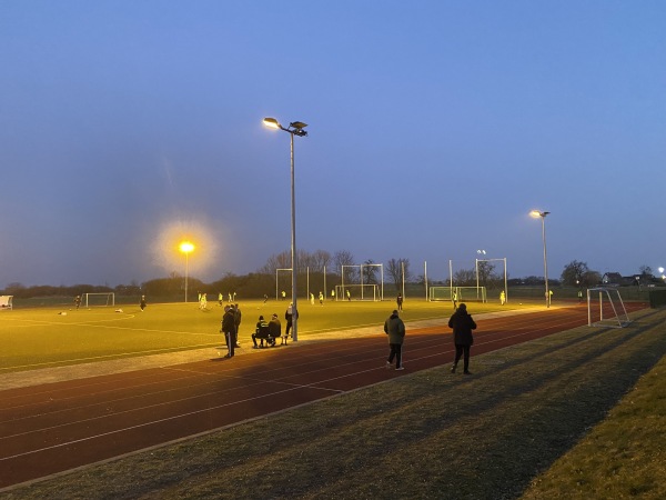 Sportplatz an der Nashorn-Grundschule - Oberkrämer-Vehlefanz