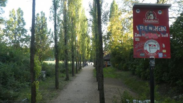 Volksparkstadion Nebenplatz 1 - Berlin-Mariendorf