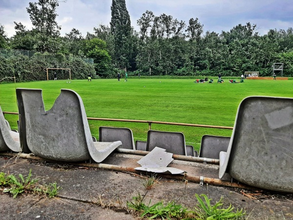 Stadion an der Landesgrenze - Hamburg-Wilhelmsburg