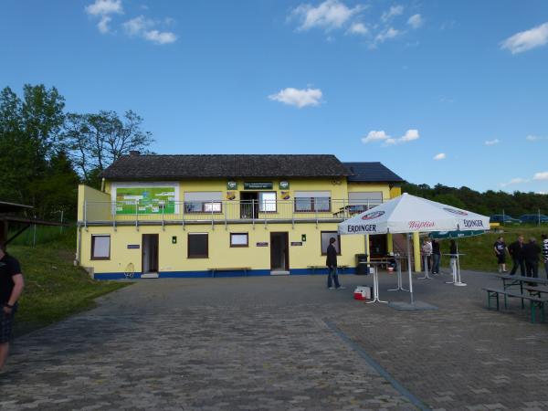 Sportplatz Niederweidbach - Bischoffen-Niederweidbach
