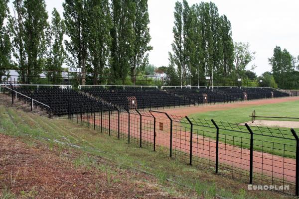 Stadion der Hüttenwerker auf den Sportanlagen Waldstraße - Eisenhüttenstadt