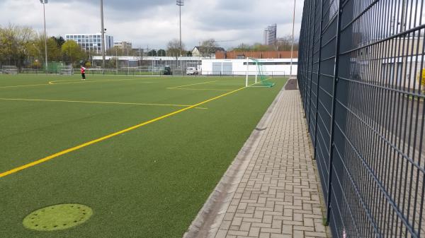 Jean-Löring-Sportpark Platz 2 - Köln-Zollstock