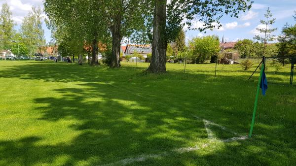 Sportplatz am Eckrand - Erfurt-Azmannsdorf