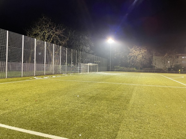 Stadion am Brentanobad Nebenplatz 1 - Frankfurt/Main-Rödelheim