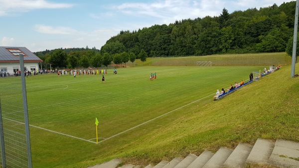 Sportplatz am Stutzenberg - Emersacker