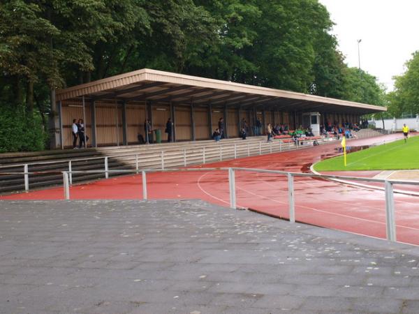 Kleine Kampfbahn im Arena-Sportpark - Düsseldorf-Stockum