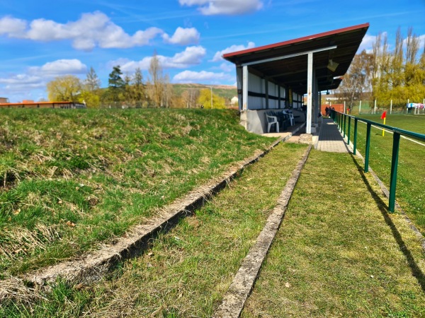 Glück-Auf-Kampfbahn Nebenplatz - Menteroda