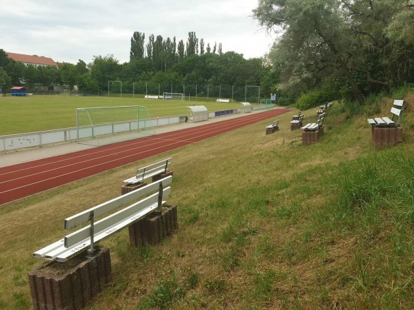 Alfred-Just-Stadion - Dachwig