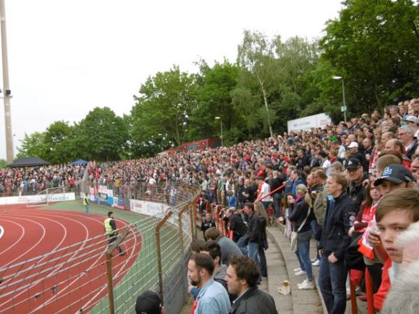 Südstadion im Jean-Löring-Sportpark - Köln-Zollstock