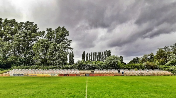 Stadion an der Landesgrenze - Hamburg-Wilhelmsburg