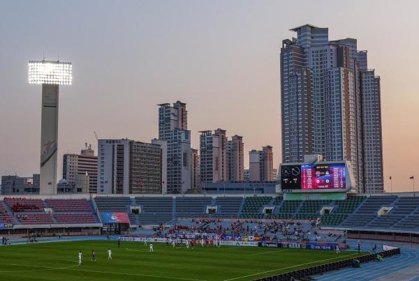 Suwon Stadium	 - Suwon