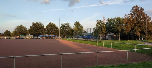 Stadion Harmsmühlenstraße B-Platz - Springe