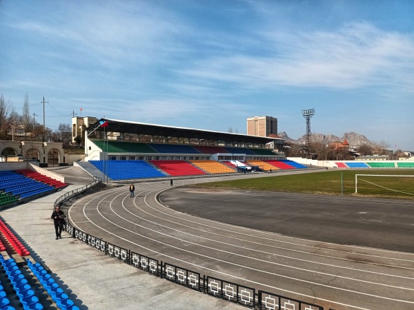 Ahmatbek Suyumbayev atyndagy Stadion - Oş (Osh)