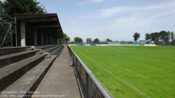 Lilienplatz im Sportzentrum - Glött
